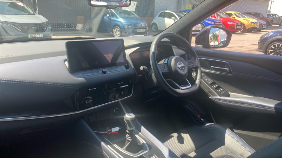 Nissan Qashqai 1.3 DiG-T MH 158 Tekna 5dr Petrol Hatchback - Image 9