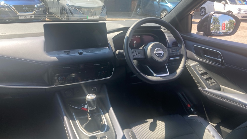 Nissan Qashqai 1.3 DiG-T MH 158 Tekna 5dr Petrol Hatchback - Image 10