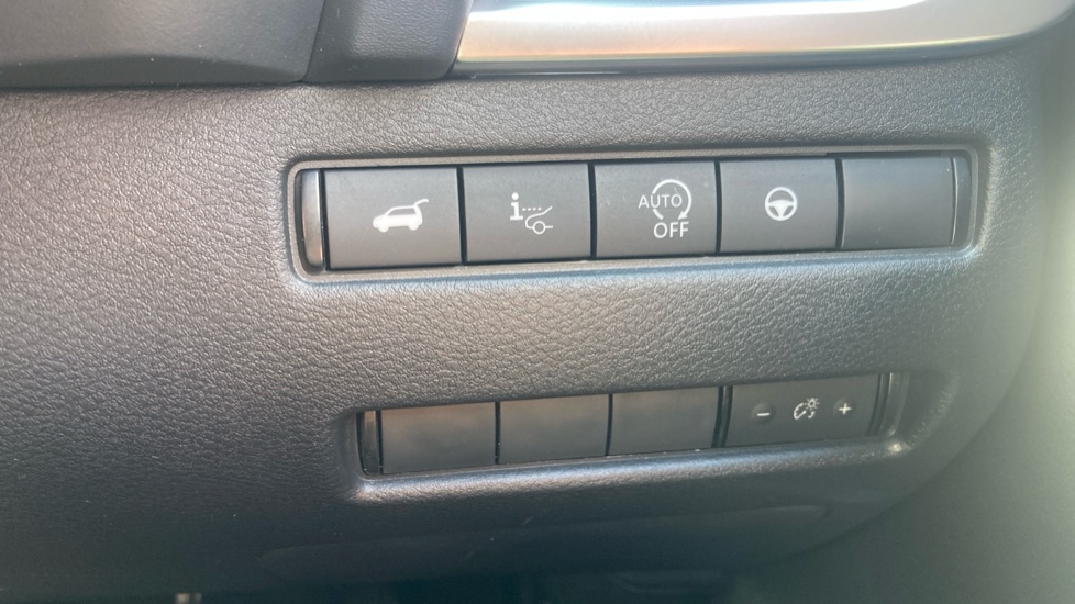 Nissan Qashqai 1.3 DiG-T MH 158 Tekna 5dr Petrol Hatchback - Image 23