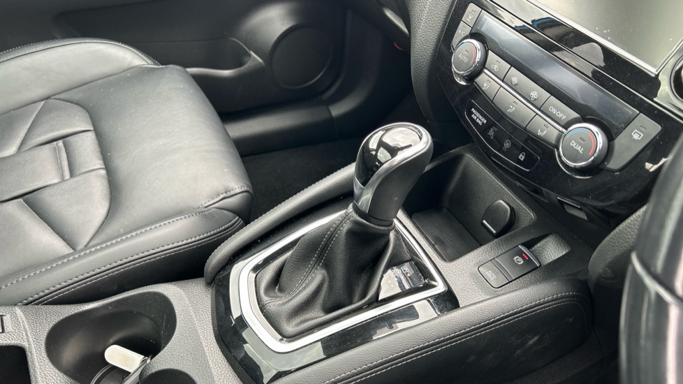 Nissan Qashqai 1.3 DiG-T 160 [157] N-Motion 5dr DCT Petrol Hatchback - Image 13
