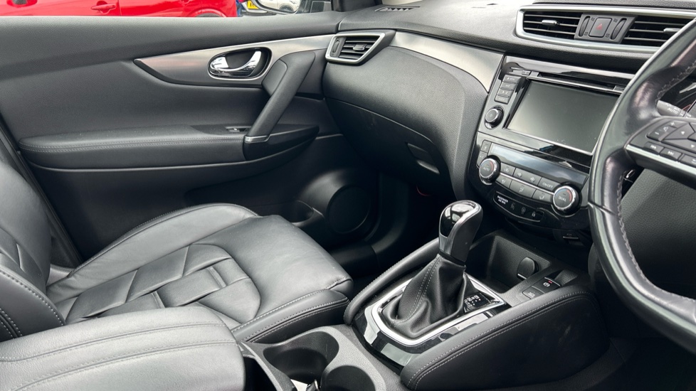 Nissan Qashqai 1.3 DiG-T 160 [157] N-Motion 5dr DCT Petrol Hatchback - Image 14