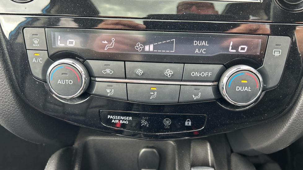 Nissan Qashqai 1.3 DiG-T 160 [157] N-Motion 5dr DCT Petrol Hatchback - Image 29