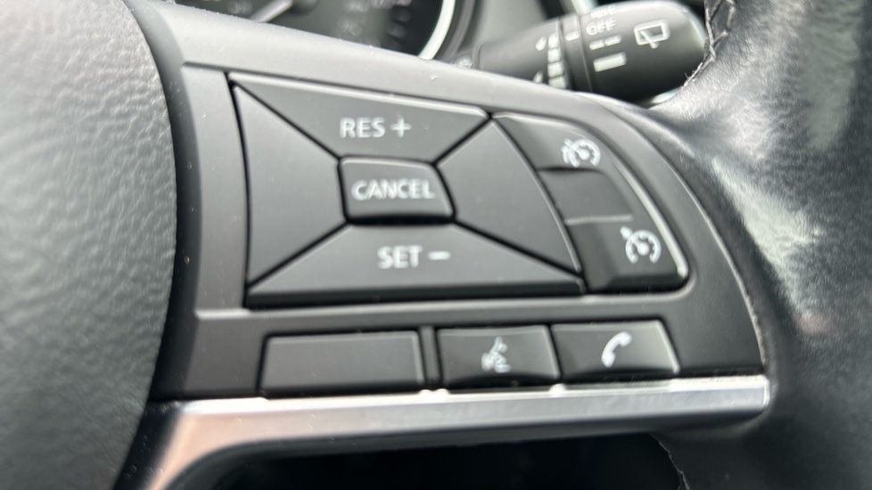 Nissan Qashqai 1.3 DiG-T 160 [157] N-Motion 5dr DCT Petrol Hatchback - Image 33
