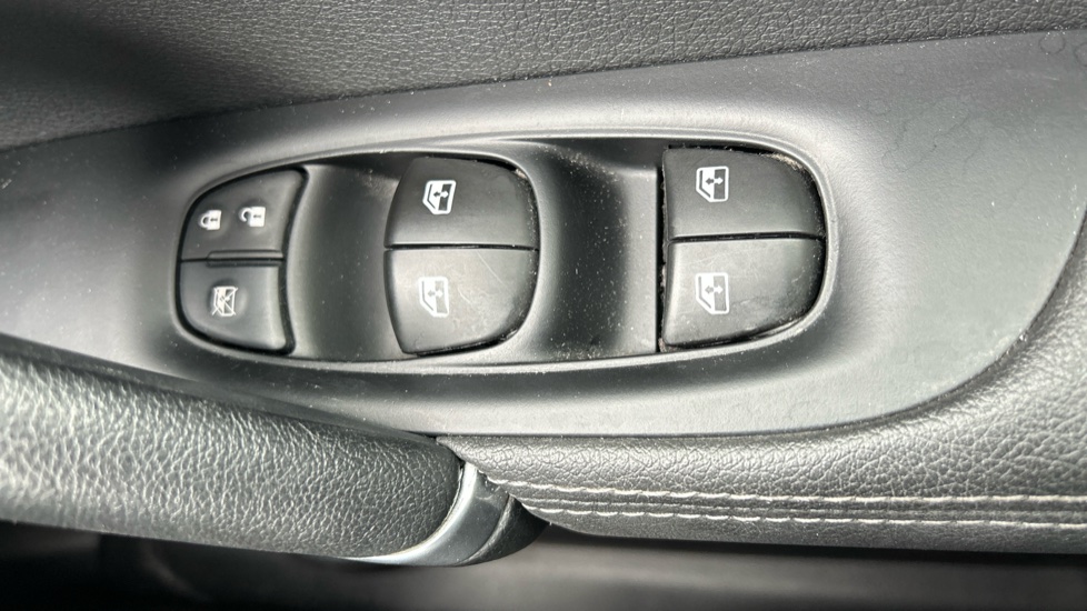 Nissan Qashqai 1.3 DiG-T 160 [157] N-Motion 5dr DCT Petrol Hatchback - Image 38