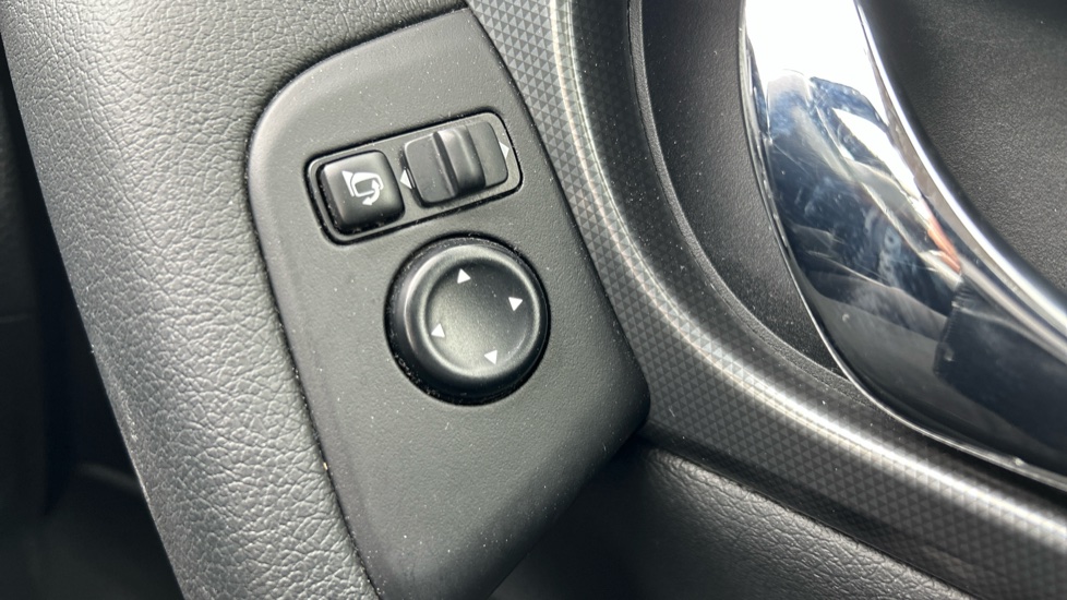 Nissan Qashqai 1.3 DiG-T 160 [157] N-Motion 5dr DCT Petrol Hatchback - Image 39