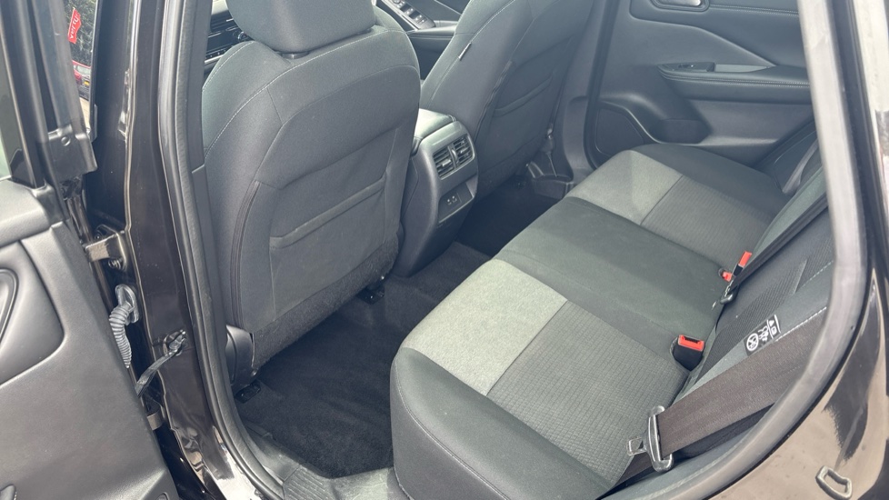 Nissan Qashqai 1.3 DiG-T MH 158 N-Connecta 5dr Xtronic Petrol Hatchback - Image 16