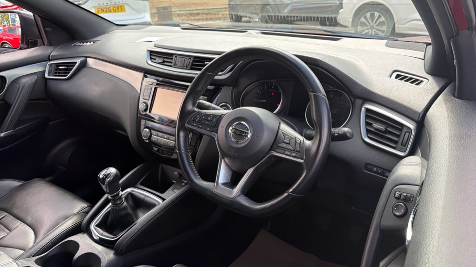 Nissan Qashqai 1.2 DiG-T Tekna+ 5dr Petrol Hatchback - Image 11