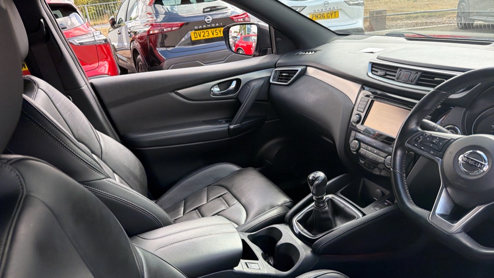 Nissan Qashqai 1.2 DiG-T Tekna+ 5dr Petrol Hatchback - Image 14