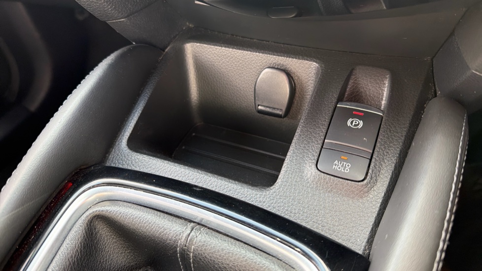 Nissan Qashqai 1.2 DiG-T Tekna+ 5dr Petrol Hatchback - Image 21