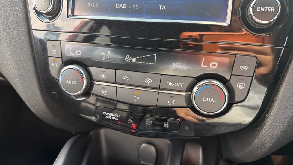 Nissan Qashqai 1.2 DiG-T Tekna+ 5dr Petrol Hatchback - Image 22