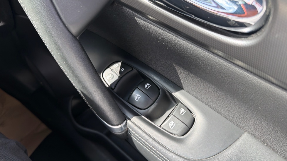 Nissan Qashqai 1.2 DiG-T Tekna+ 5dr Petrol Hatchback - Image 28
