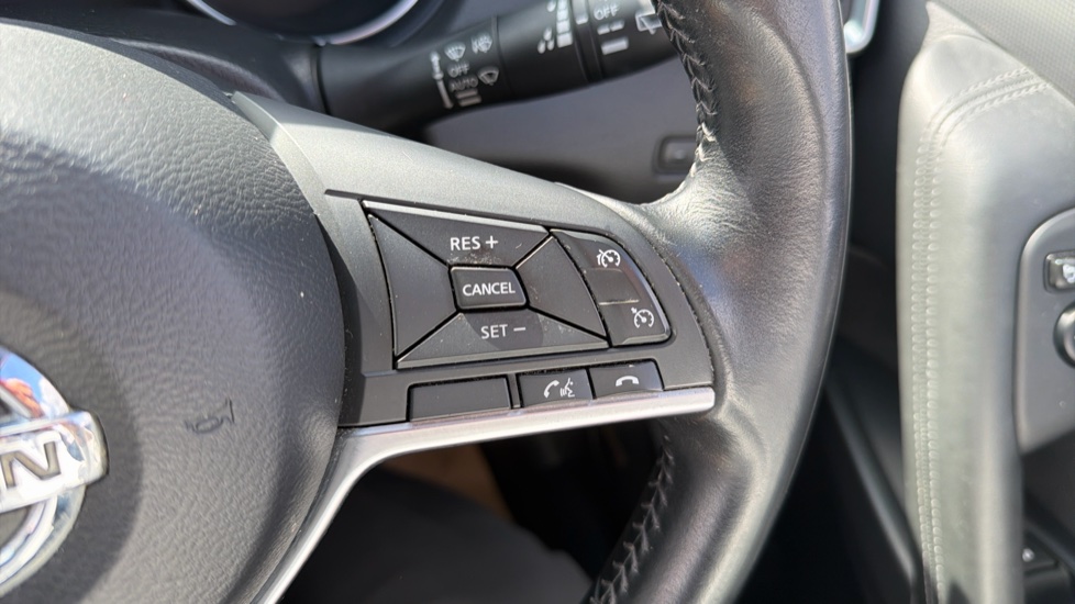 Nissan Qashqai 1.2 DiG-T Tekna+ 5dr Petrol Hatchback - Image 30
