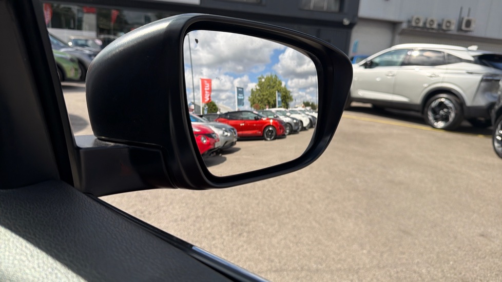 Nissan Qashqai 1.2 DiG-T Tekna+ 5dr Petrol Hatchback - Image 34