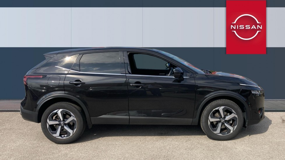 Nissan Qashqai 1.3 DiG-T MH N-Connecta 5dr Petrol Hatchback - Image 5
