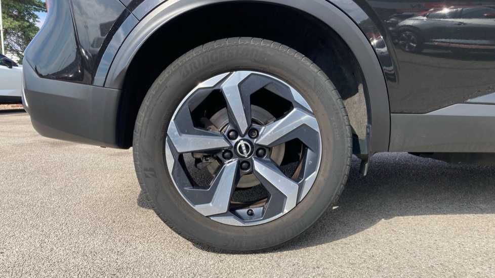 Nissan Qashqai 1.3 DiG-T MH N-Connecta 5dr Petrol Hatchback - Image 7