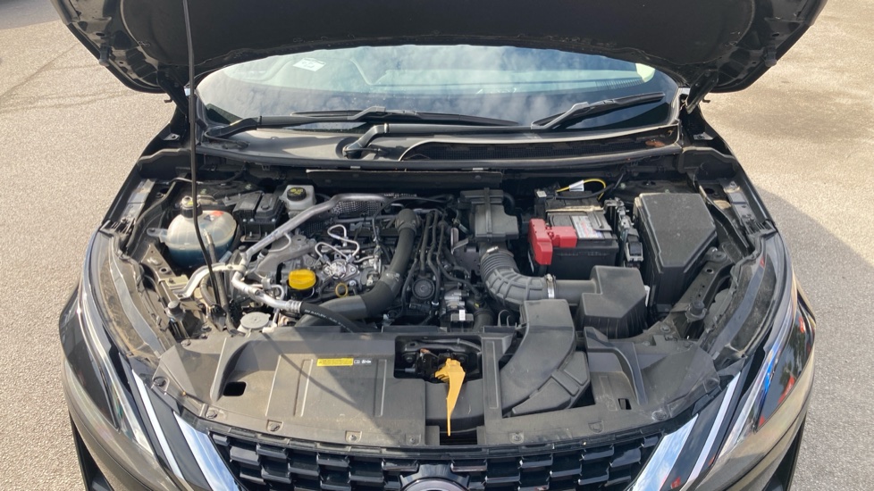 Nissan Qashqai 1.3 DiG-T MH N-Connecta 5dr Petrol Hatchback - Image 8