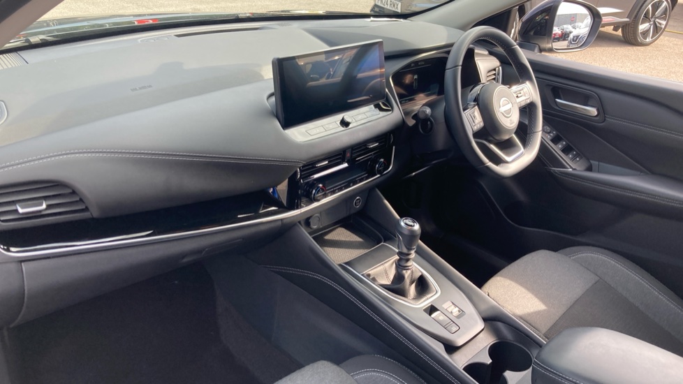 Nissan Qashqai 1.3 DiG-T MH N-Connecta 5dr Petrol Hatchback - Image 9