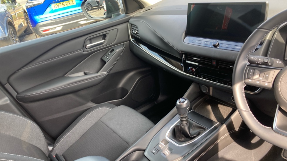 Nissan Qashqai 1.3 DiG-T MH N-Connecta 5dr Petrol Hatchback - Image 14