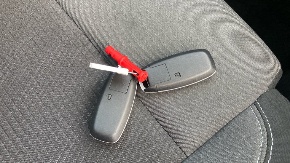 Nissan Qashqai 1.3 DiG-T MH N-Connecta 5dr Petrol Hatchback - Image 20