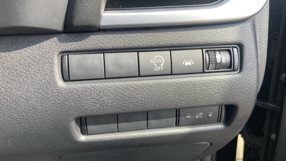 Nissan Qashqai 1.3 DiG-T MH N-Connecta 5dr Petrol Hatchback - Image 22