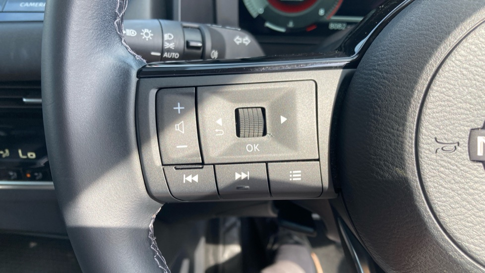 Nissan Qashqai 1.3 DiG-T MH N-Connecta 5dr Petrol Hatchback - Image 24