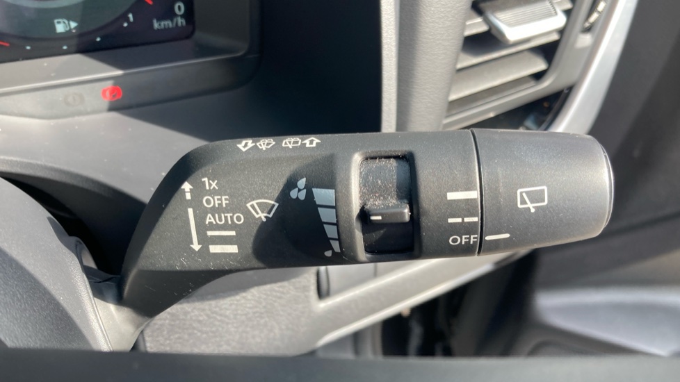 Nissan Qashqai 1.3 DiG-T MH N-Connecta 5dr Petrol Hatchback - Image 25