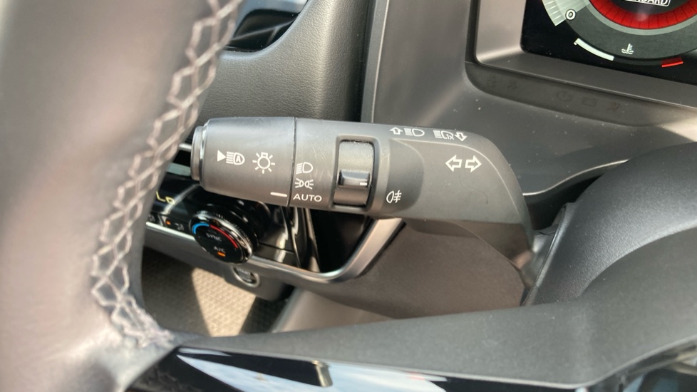 Nissan Qashqai 1.3 DiG-T MH N-Connecta 5dr Petrol Hatchback - Image 26