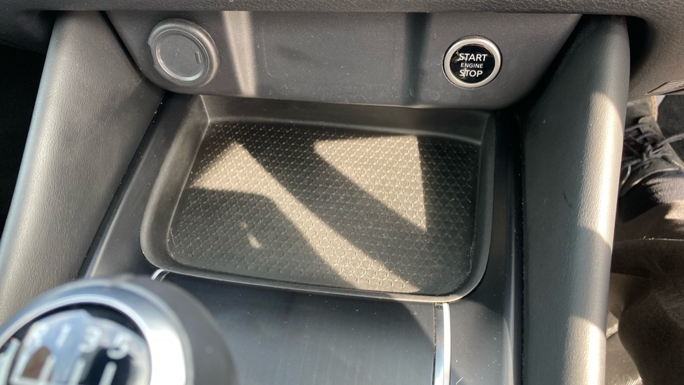 Nissan Qashqai 1.3 DiG-T MH N-Connecta 5dr Petrol Hatchback - Image 37