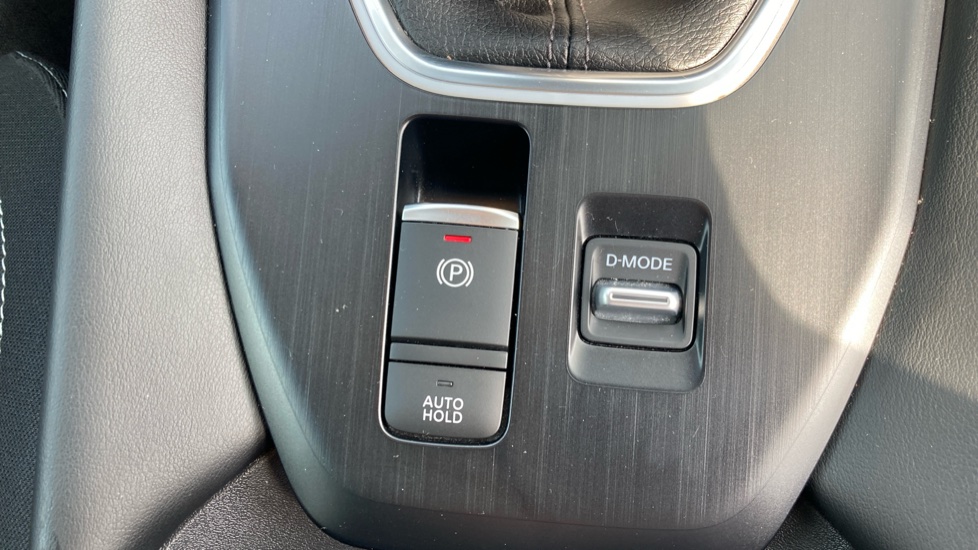 Nissan Qashqai 1.3 DiG-T MH N-Connecta 5dr Petrol Hatchback - Image 39