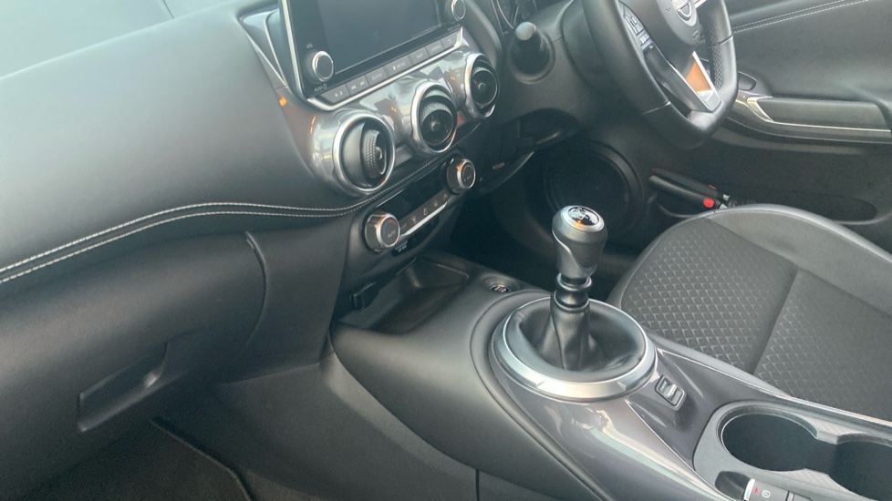 Nissan Juke 1.0 DiG-T 114 N-Connecta 5dr Petrol Hatchback - Image 13