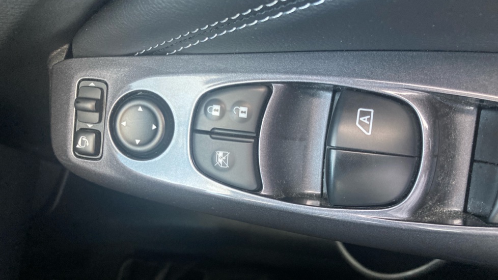 Nissan Juke 1.0 DiG-T 114 N-Connecta 5dr Petrol Hatchback - Image 23