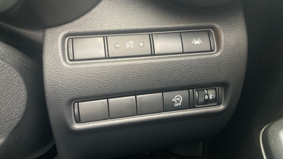 Nissan Juke 1.0 DiG-T 114 N-Connecta 5dr Petrol Hatchback - Image 24
