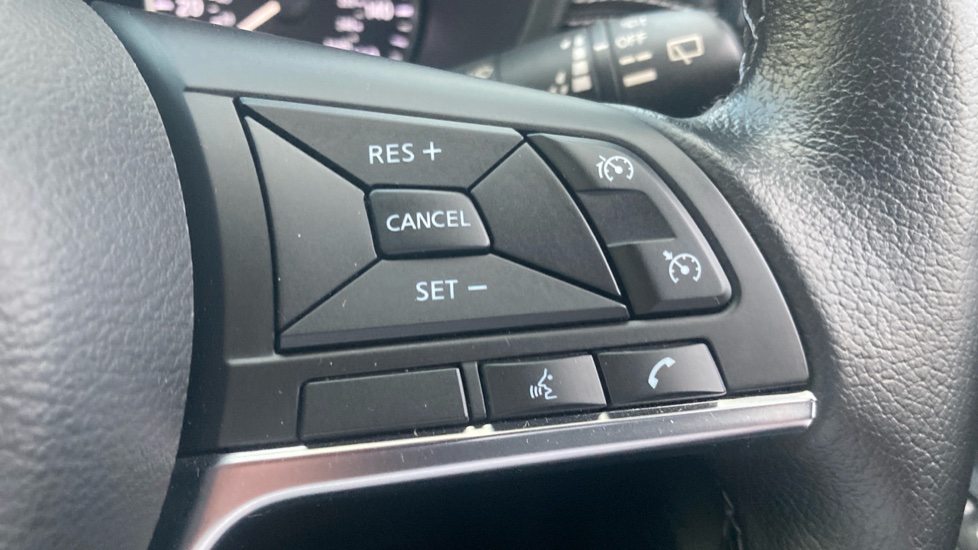 Nissan Juke 1.0 DiG-T 114 N-Connecta 5dr Petrol Hatchback - Image 25