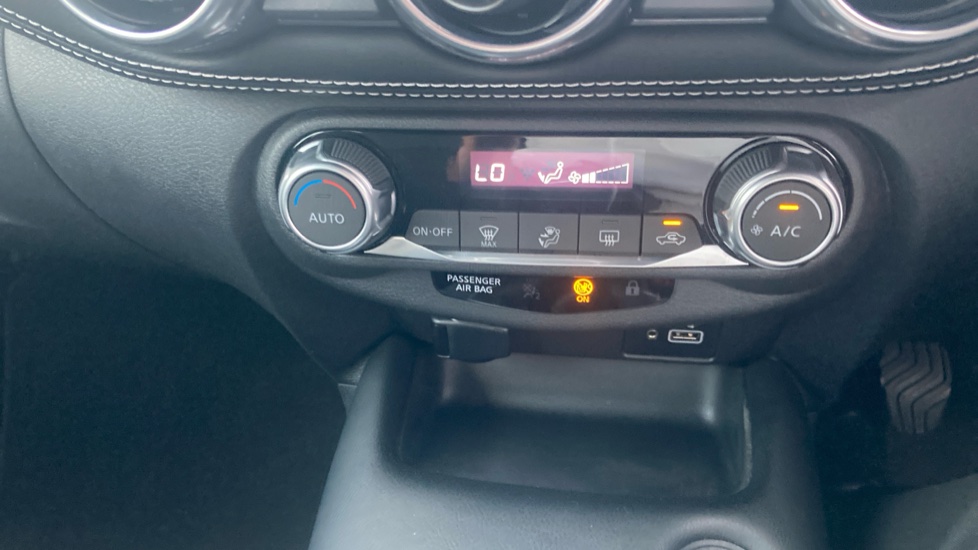 Nissan Juke 1.0 DiG-T 114 N-Connecta 5dr Petrol Hatchback - Image 29