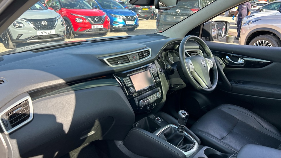 Nissan Qashqai 1.5 dCi Tekna 5dr Diesel Hatchback - Image 9