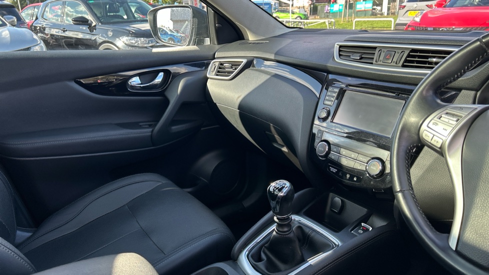 Nissan Qashqai 1.5 dCi Tekna 5dr Diesel Hatchback - Image 14