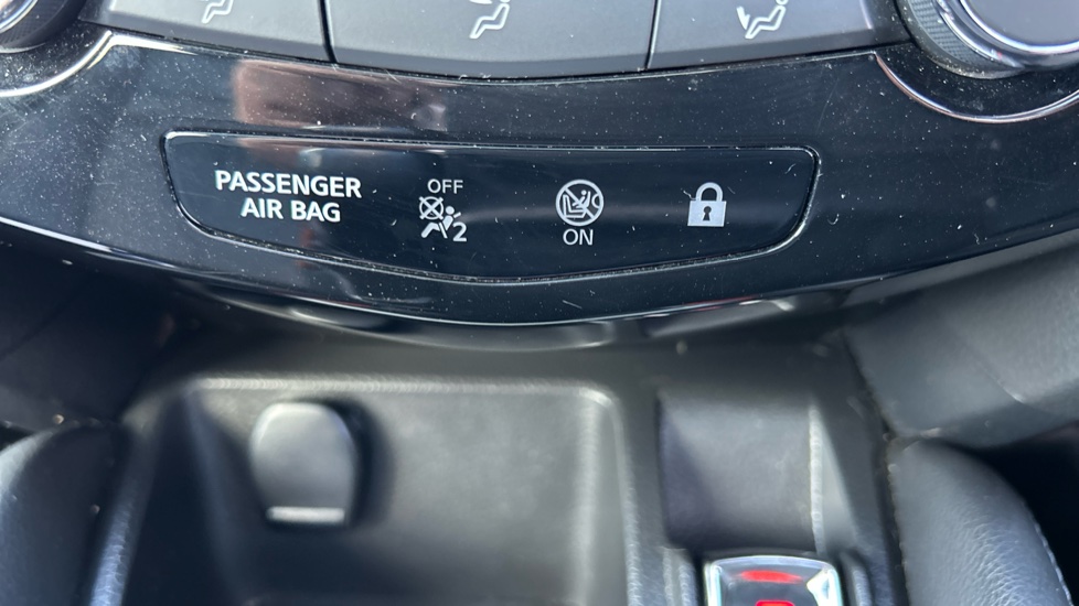 Nissan Qashqai 1.5 dCi Tekna 5dr Diesel Hatchback - Image 31