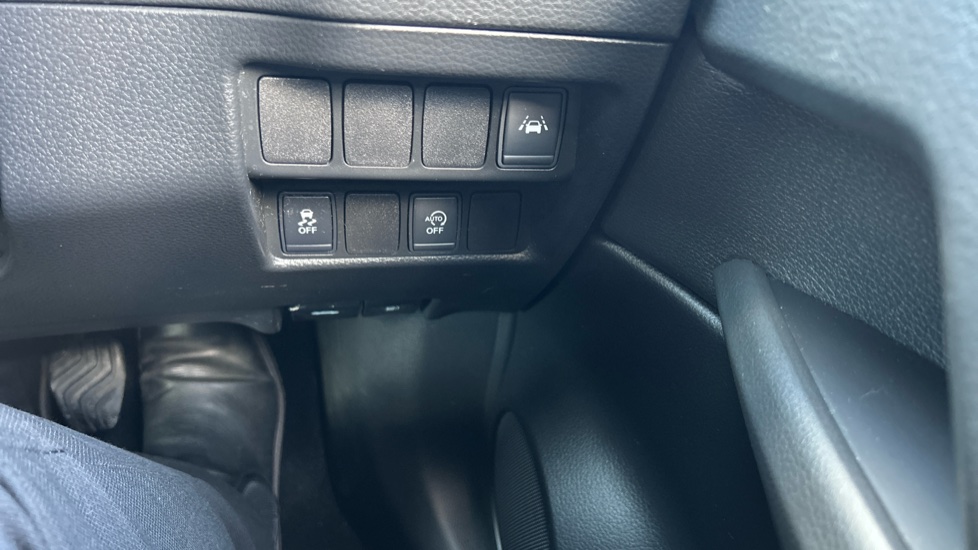 Nissan Qashqai 1.5 dCi Tekna 5dr Diesel Hatchback - Image 37