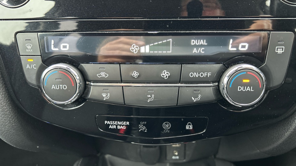 Nissan X-Trail 1.3 DiG-T N-Connecta 5dr DCT Petrol Station Wagon - Image 30