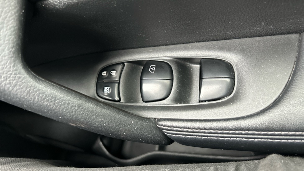 Nissan X-Trail 1.3 DiG-T N-Connecta 5dr DCT Petrol Station Wagon - Image 37