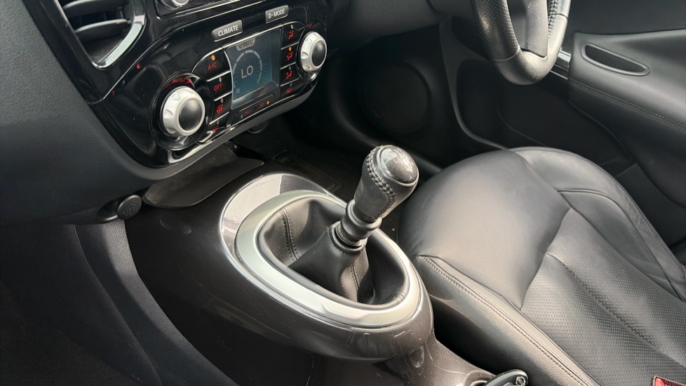 Nissan Juke 1.2 DiG-T Tekna 5dr Petrol Hatchback - Image 13