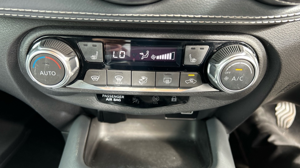 Nissan Juke 1.0 DiG-T 114 N-Connecta 5dr Petrol Hatchback - Image 28