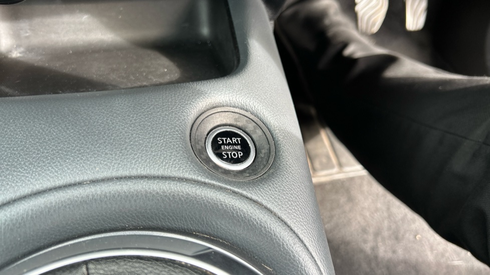 Nissan Juke 1.0 DiG-T 114 N-Connecta 5dr Petrol Hatchback - Image 30