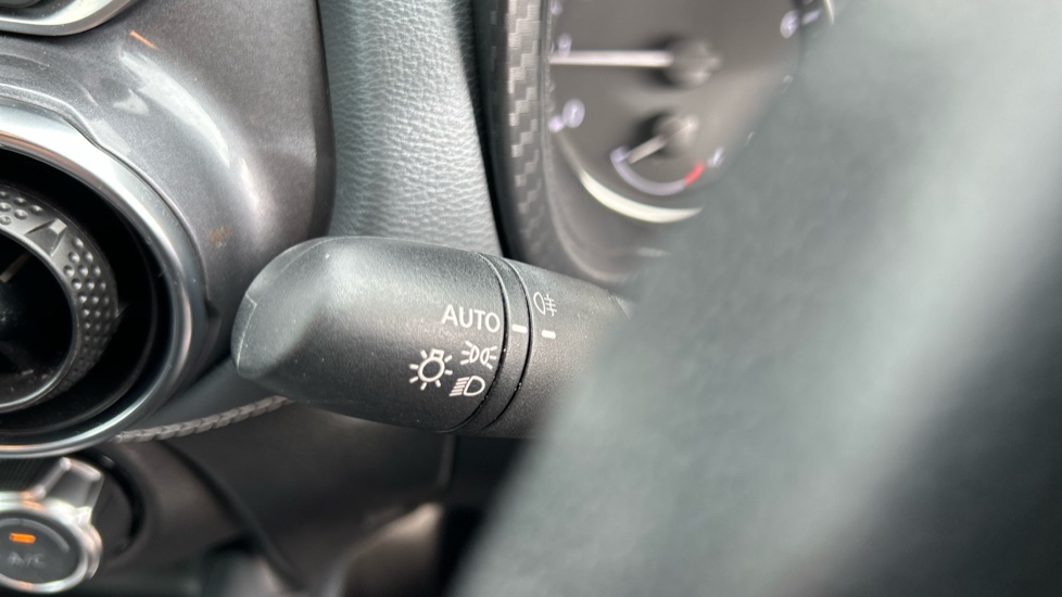 Nissan Juke 1.0 DiG-T 114 N-Connecta 5dr Petrol Hatchback - Image 34