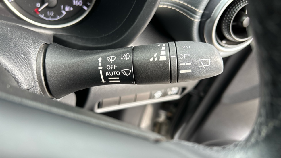 Nissan Juke 1.0 DiG-T 114 N-Connecta 5dr Petrol Hatchback - Image 35