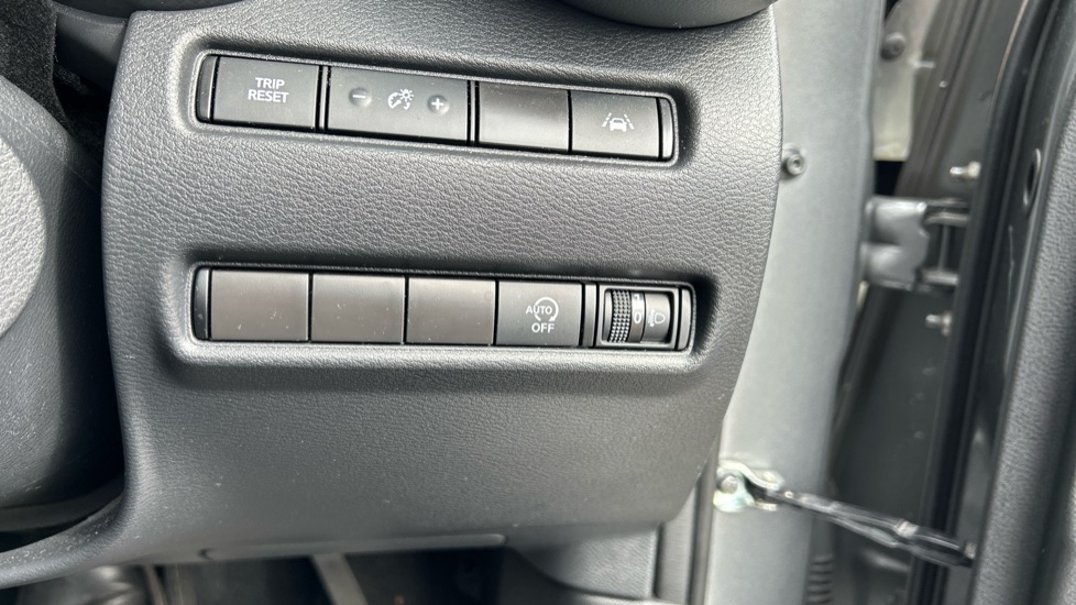 Nissan Juke 1.0 DiG-T 114 N-Connecta 5dr Petrol Hatchback - Image 37