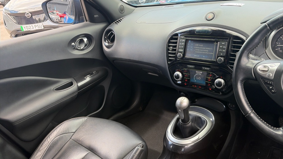 Nissan Juke 1.6 [112] Tekna 5dr [Bose] Petrol Hatchback - Image 14