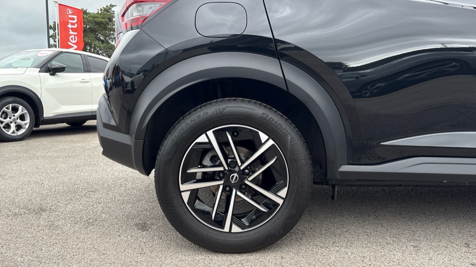 Nissan Juke 1.0 DiG-T N-Connecta 5dr Petrol Hatchback - Image 7