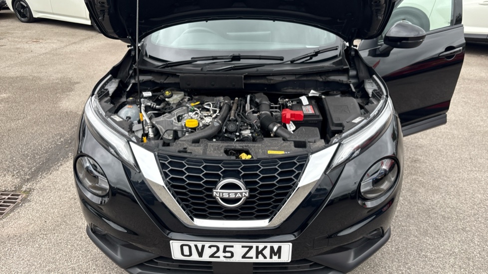 Nissan Juke 1.0 DiG-T N-Connecta 5dr Petrol Hatchback - Image 8