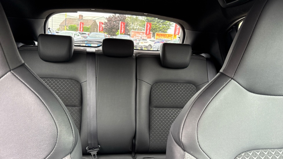 Nissan Juke 1.0 DiG-T N-Connecta 5dr Petrol Hatchback - Image 15